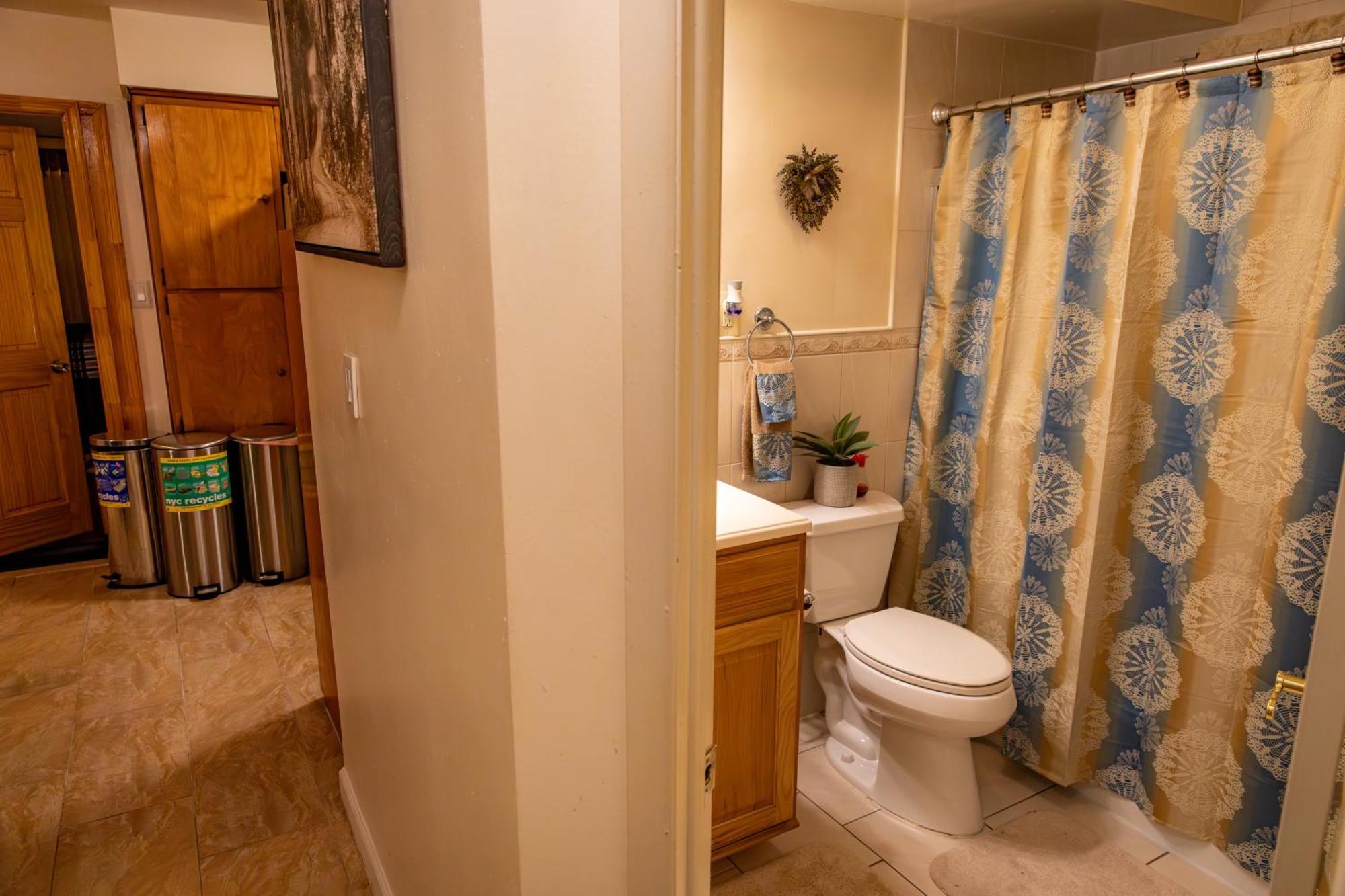 Spacious Comfy Room In Cozy Classy Duplex Нью-Йорк Экстерьер фото